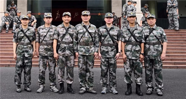 彭国远董事长参加广东陆军预备役防化团20公里拉练活动