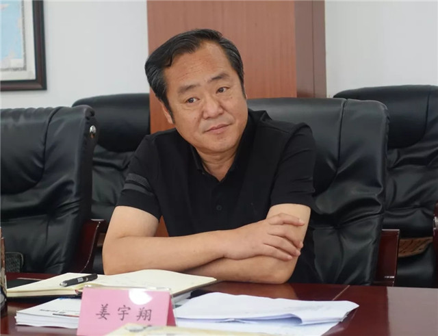 在认真听取了彭俏奇董事长的介绍后,姜宇翔区长对心里程集团助力地方